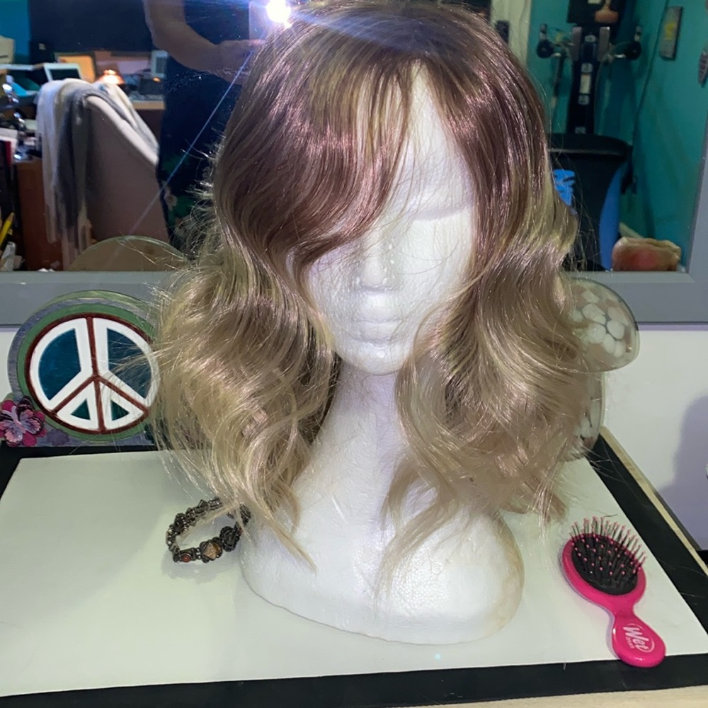 Brand new dirty blonde wig